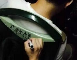 泉州女學生公交遇欺凌 全車男乘客輪流按住渣男_大閩網_騰訊網