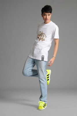 黑豬潮品涂鴉上衣 泉州時尚達人的團購新寵